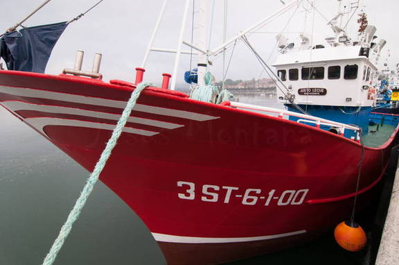 Justo Lecue.Barco de pesca