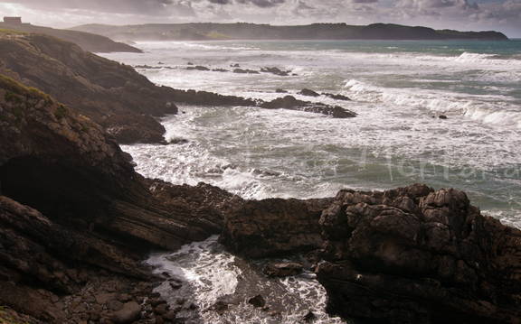 Contraluz costa rocosa de Oyambre y Trasvia