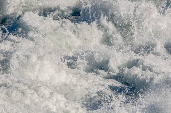 Mar batida y espuma en el cantabrico