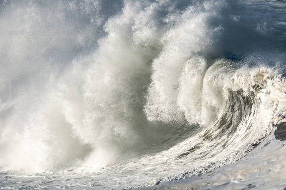 Olas en la costa cántabra con marejada