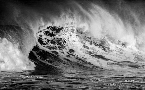 ola brutal en playa de Oyambre