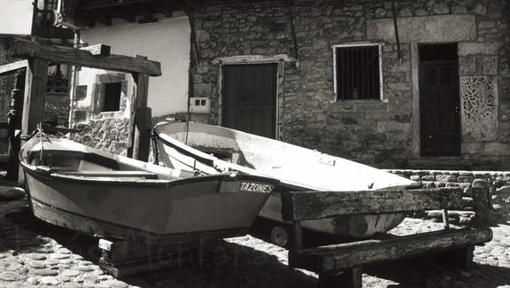 Barcas de madera en Tazones, Asturias