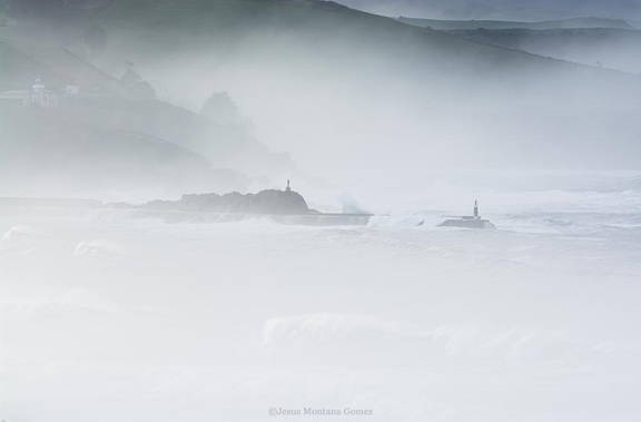 marejada Faro de San Vicente de la Barquera
